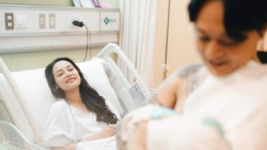 Terungkap! Alasan Erika Carlina Batasi Pertemuan Pasca Melahirkan