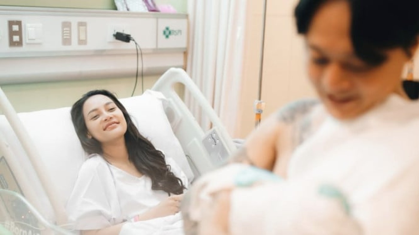 Terungkap! Alasan Erika Carlina Batasi Pertemuan Pasca Melahirkan