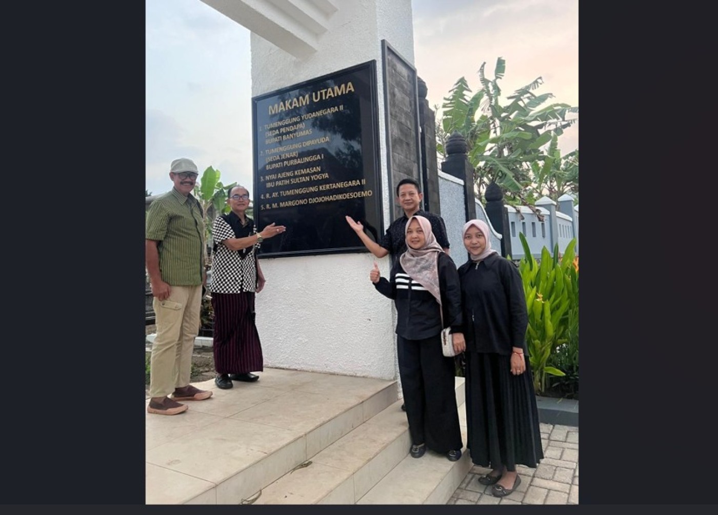 Tim Pra Produksi Film Margono 46 Ziarah ke Makam Pejuang Ekonomi demi Inspirasi