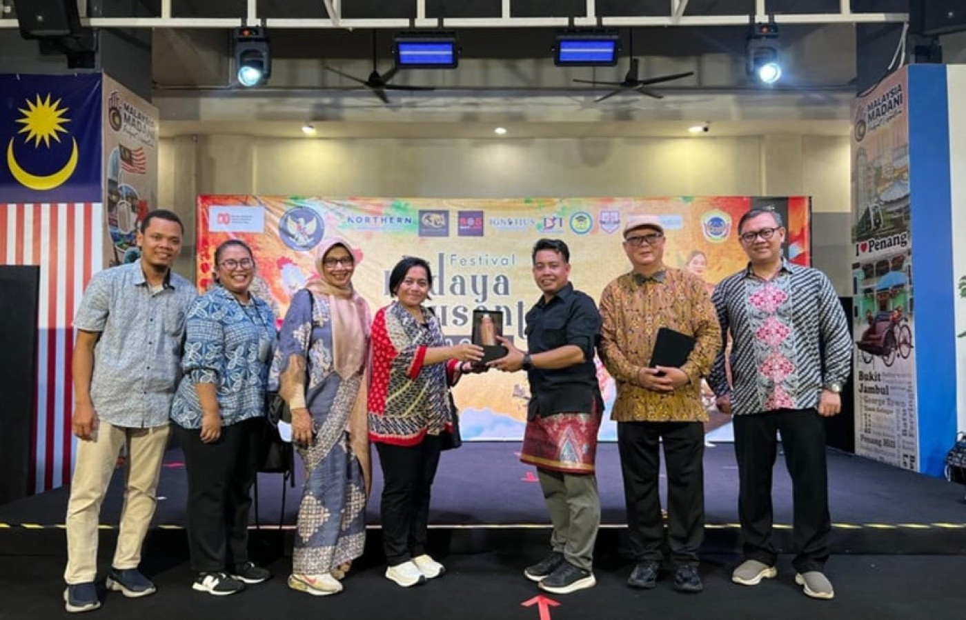 UPN Veteran Jakarta Dampingi Pekerja Migran di Pulau Penang untuk Ekonomi dan Kesehatan