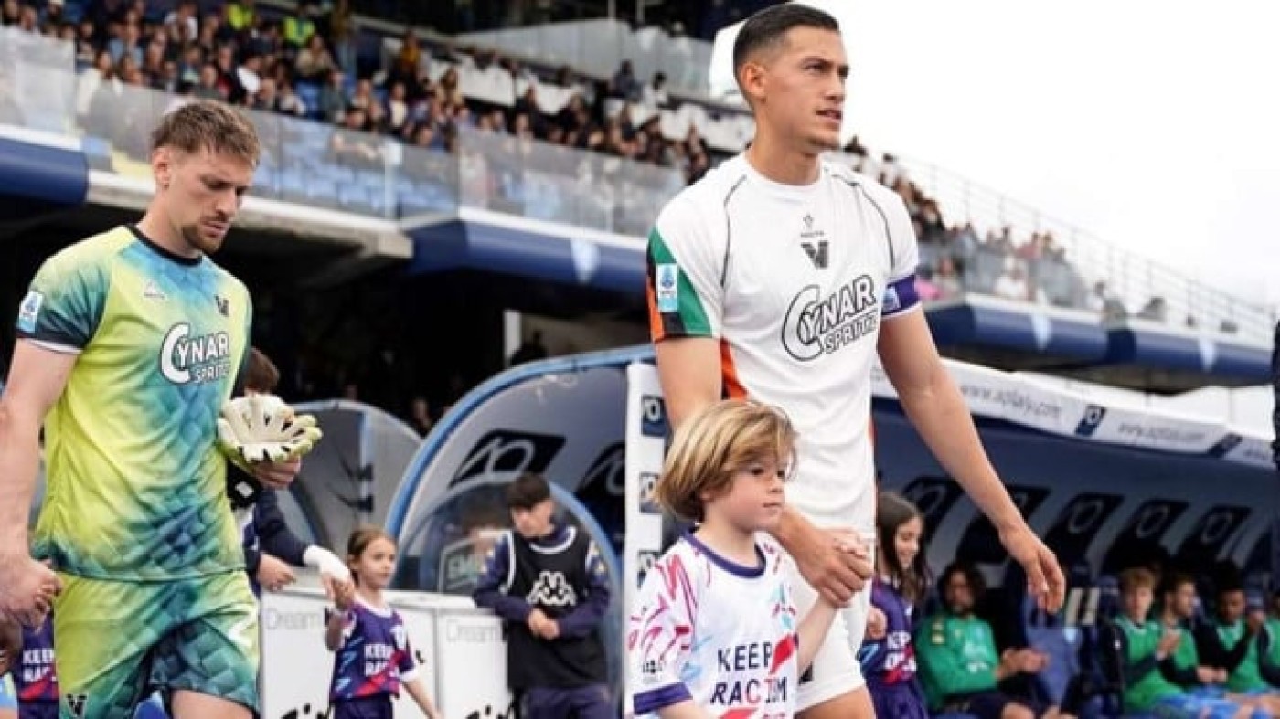 Ucapan Perpisahan Mengharukan Venezia untuk Jay Idzes yang Tak Terlupakan