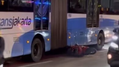 Viral Pemotor Masuk Kolong Bus Transjakarta, Ini Penjelasan Polisi