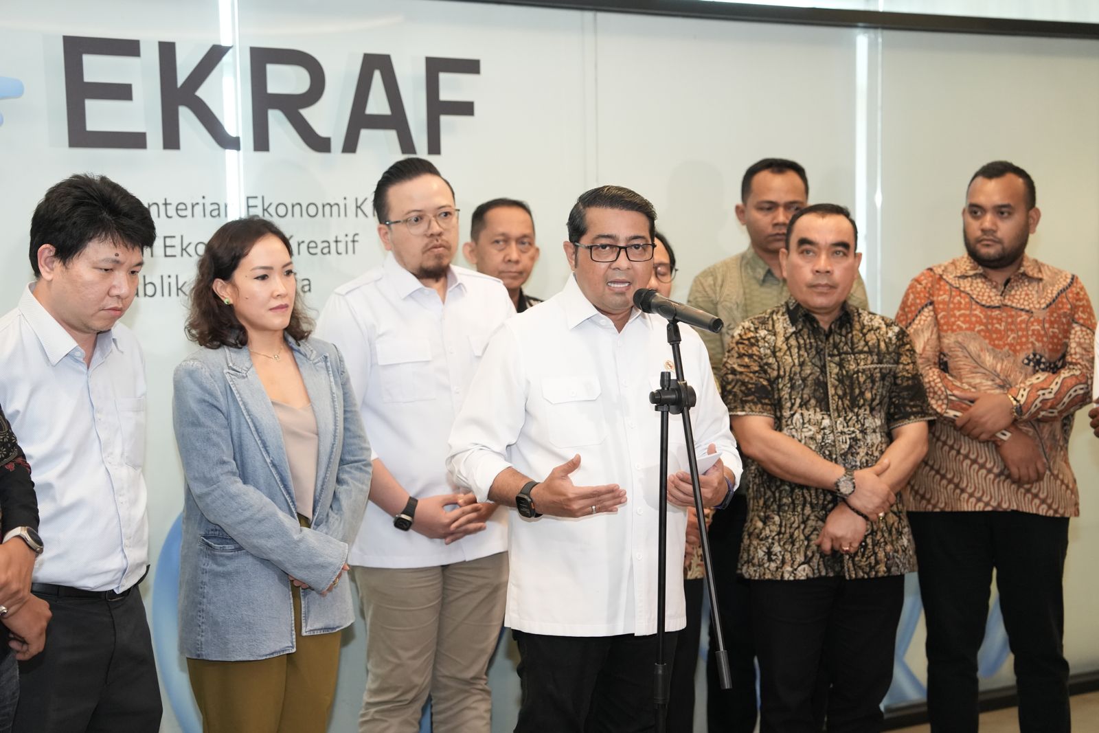 Wahai Pemilik Kafe: Pastikan Status Akun Digital Sebelum Nobar!