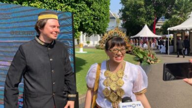 Wamen Stella: Pakai Baju Adat Bodo, Prabowo Dukung Pengembangan Saintek di HUT ke-80 RI