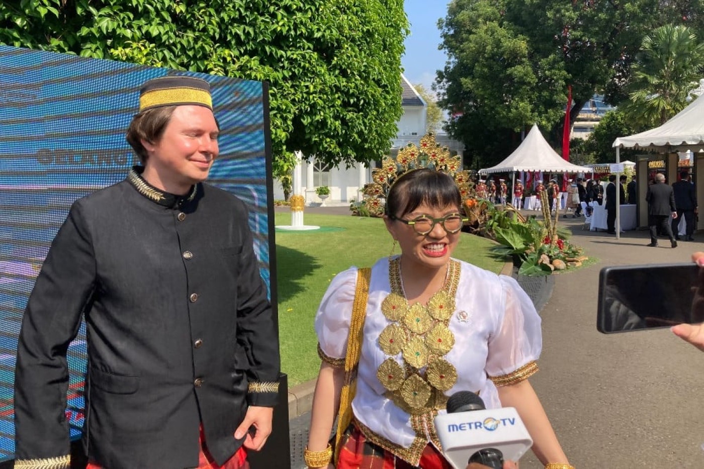 Wamen Stella: Pakai Baju Adat Bodo, Prabowo Dukung Pengembangan Saintek di HUT ke-80 RI