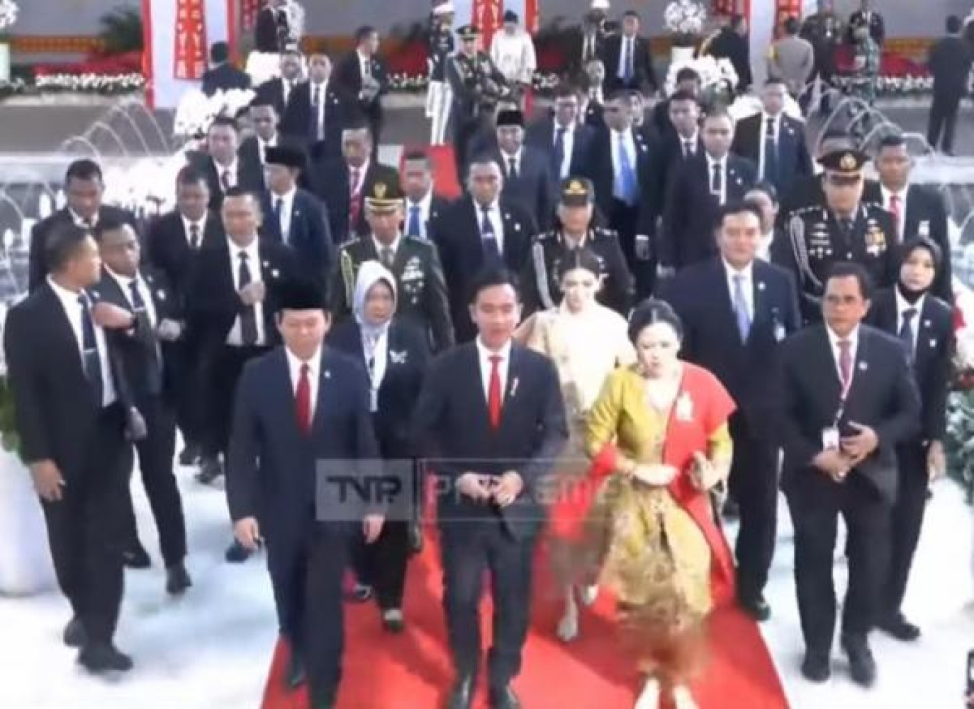 Wapres Gibran Tiba di Kompleks Parlemen, Disambut Puan untuk Sidang MPR