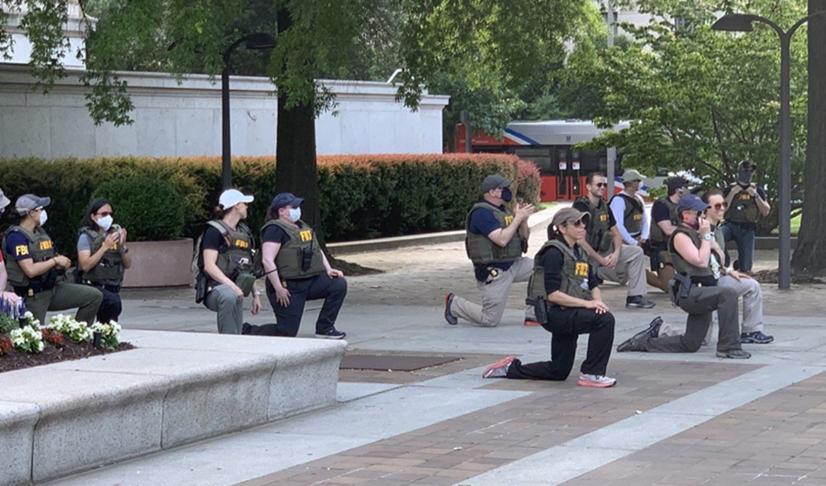 20 Agen FBI Dipecat, Termasuk yang Pernah Berlutut Saat Protes George Floyd