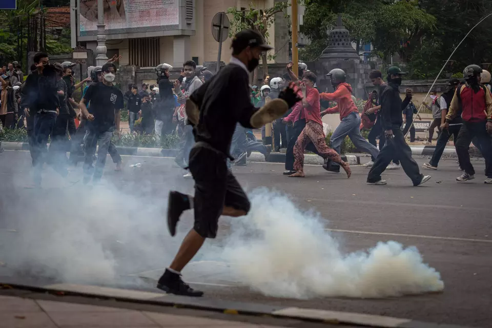 5 Langkah Penting Mengatasi Paparan Gas Air Mata Secara Efektif