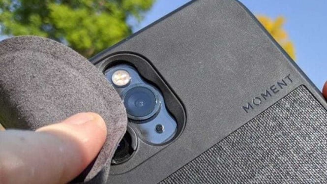 7 Cara Membersihkan Kamera HP yang Aman dan Efektif agar Foto Tetap Jernih & Berkualitas