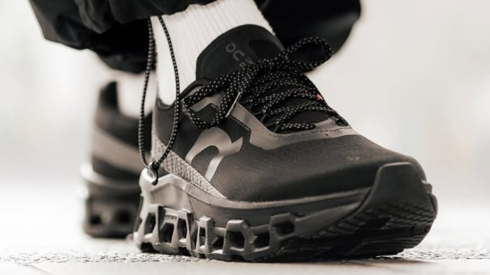 7 Panduan Mudah Membedakan Sepatu On Cloud Asli dan Palsu