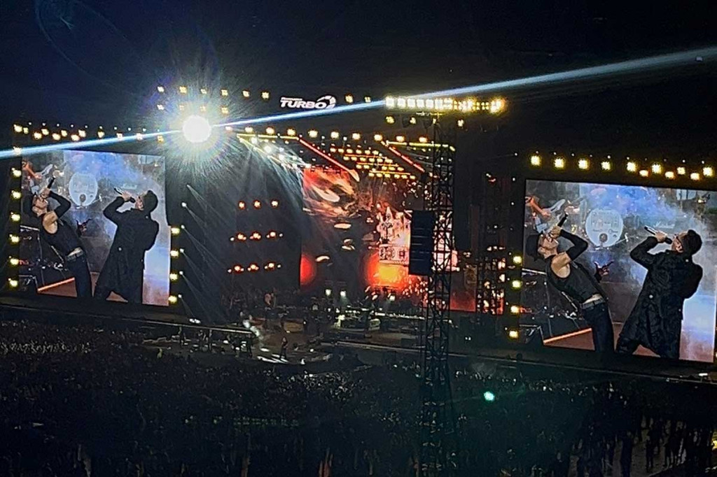 Ahmad Dhani Bangga Satukan Steve Vai dan Gary Cherone di Konser Dewa 19