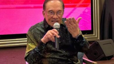 Anwar Ibrahim Tolak Permintaan Mahathir Batalkan Undang Trump ke KTT ASEAN