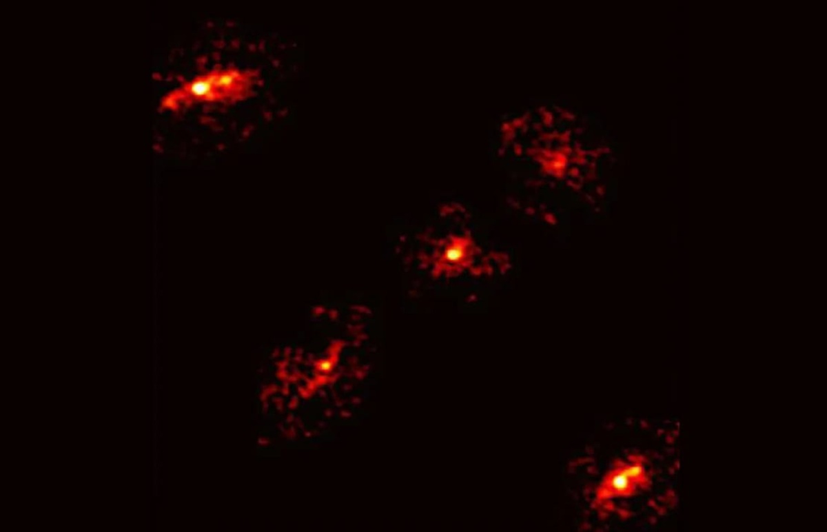 Astronom Temukan Einstein Cross Gelap pada Gambar Galaksi HerS-3