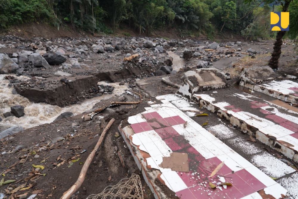 Banjir Bandang NTT Rusak 8 Jembatan, Akses Jalan Terputus di Berbagai Daerah