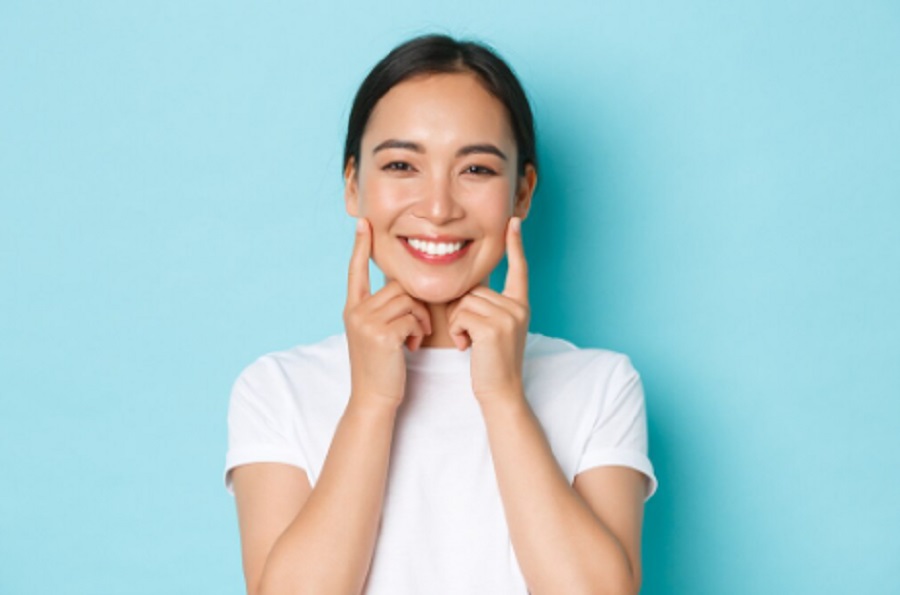 Benarkah Kumur Air Garam Bisa Memutihkan Gigi? Simak Faktanya di Sini!