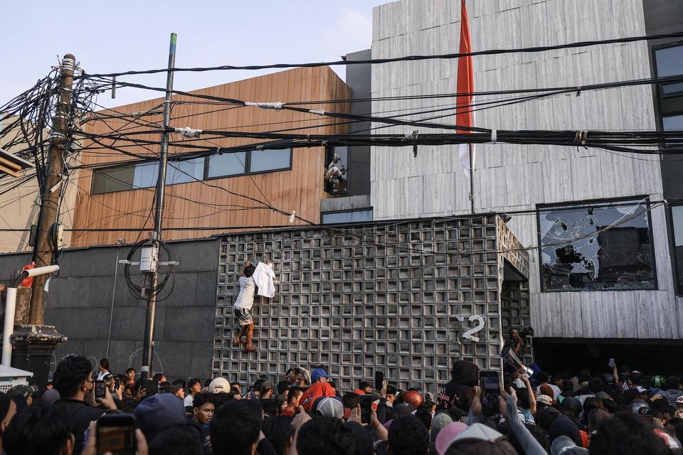 Cara Kerja Algoritma TikTok di Balik Viral Live Penjarahan Rumah Ahmad Sahroni