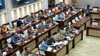 DPR Bisa Evaluasi Komisioner OJK dan Gubernur BI, Kata Bos OJK Soal Revisi UU P2SK