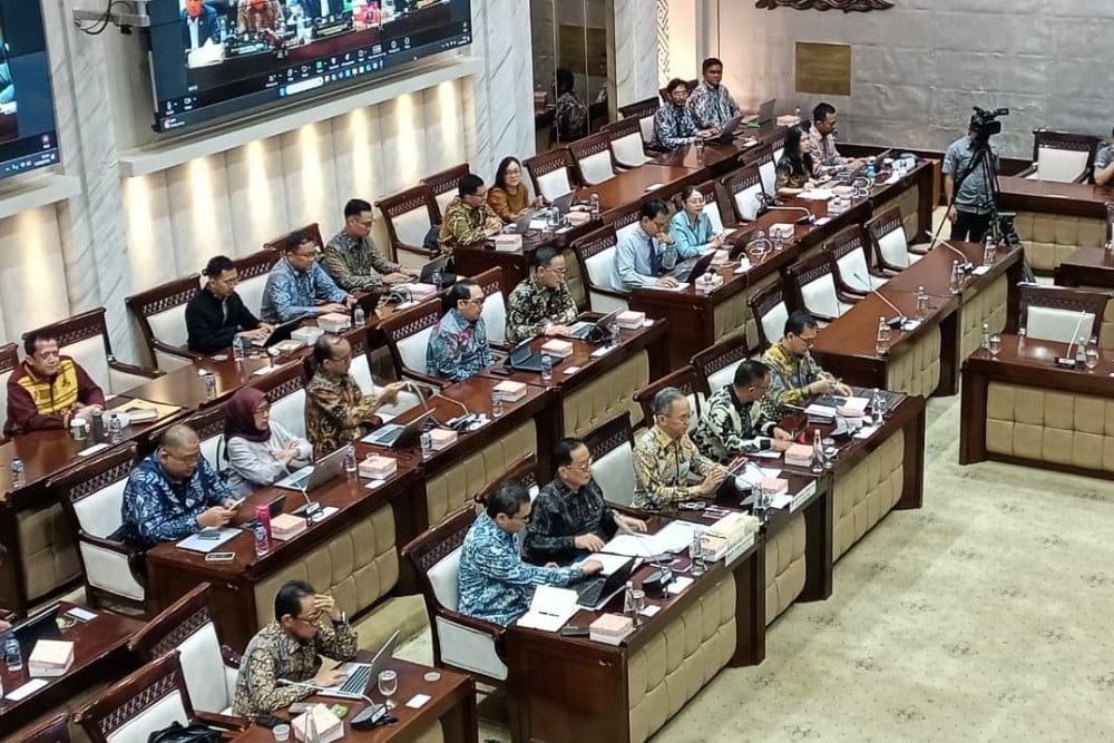 DPR Bisa Evaluasi Komisioner OJK dan Gubernur BI, Kata Bos OJK Soal Revisi UU P2SK