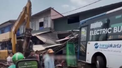 Fakta-Fakta Tabrakan Bus Listrik TransJakarta dengan Toko di Setiabudi