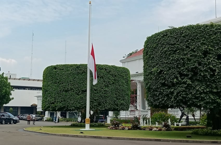 Hari Ini, Istana Kepresidenan Kibarkan Bendera Setengah Tiang Sebagai Tanda Duka