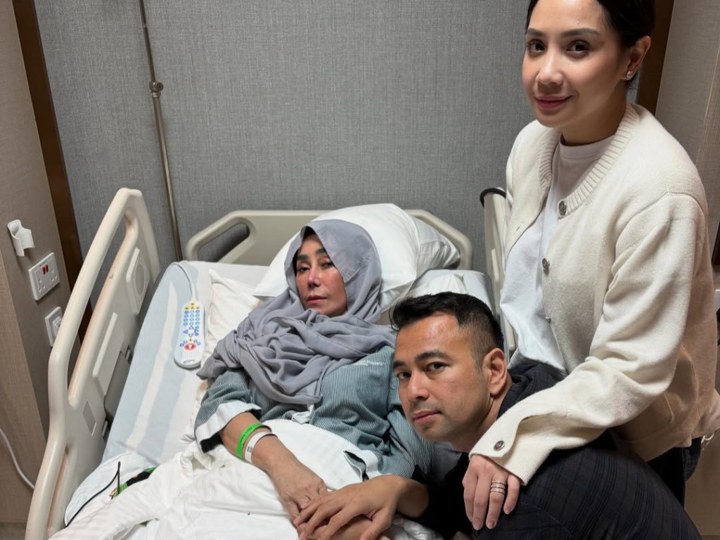 Ibunda Masuk Rumah Sakit, Raffi Ahmad Minta Doa untuk Operasi yang Lancar
