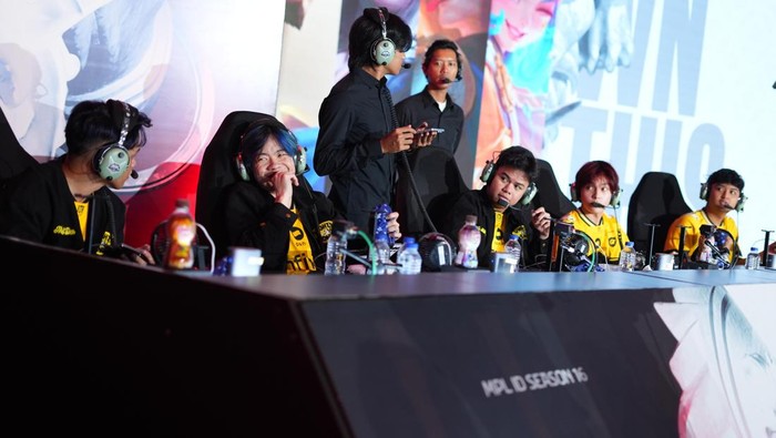 Jadwal MPL ID S16 Week 6 Hari Ini: Onic Hadapi RRQ Hoshi dalam Duel Seru