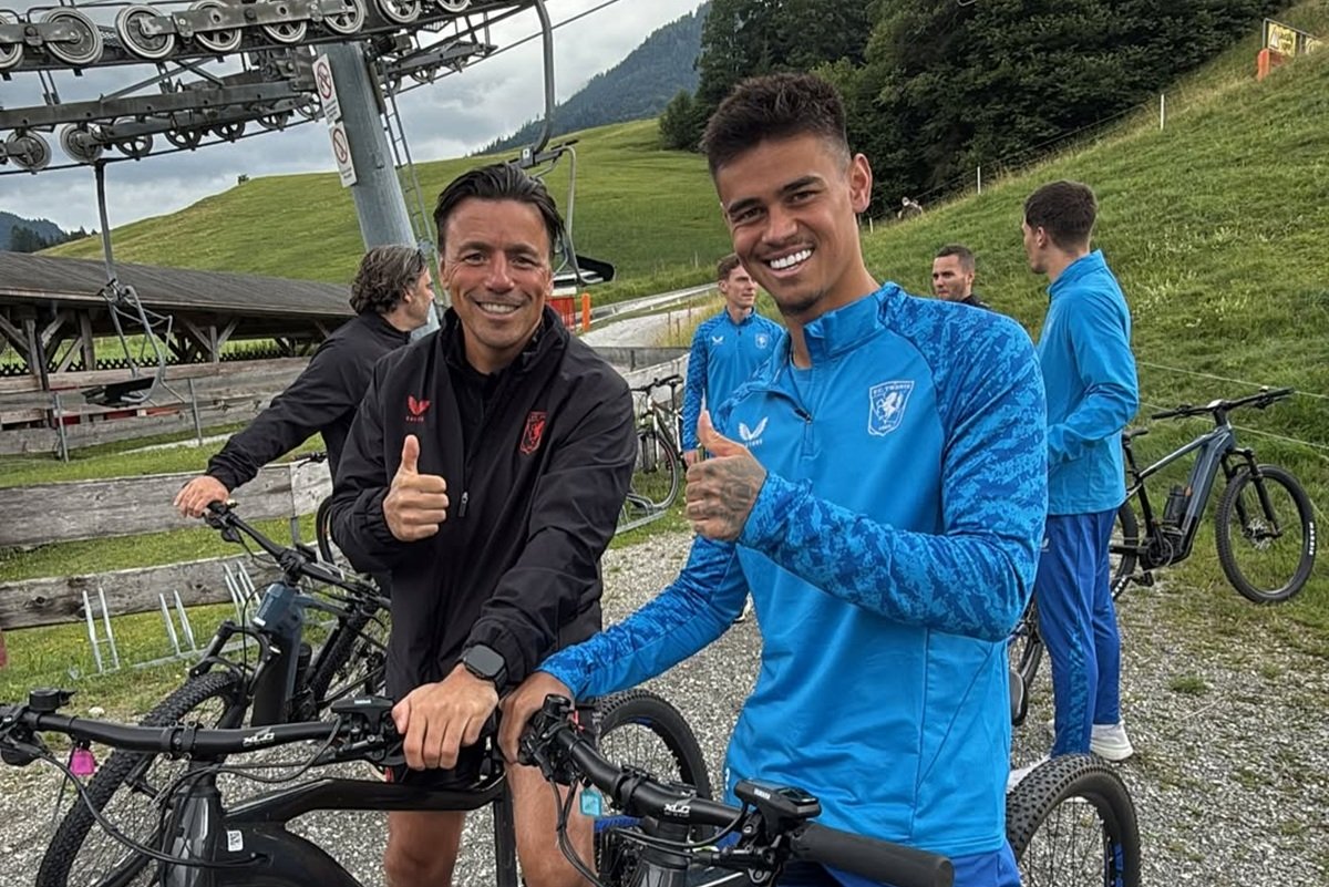 Mees Hilgers Masih Hilang dari Skuad, Pelatih Interim FC Twente Pilih Diam