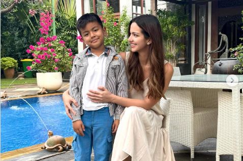 Nia Ramadhani Dukung Anaknya Jadi Atlet Sepak Bola: "Jadilah yang Terbaik"