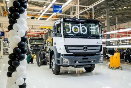 Pabrik Mercedes-Benz Cikarang: Peluang Ekspor Truk dan Bus ke ASEAN