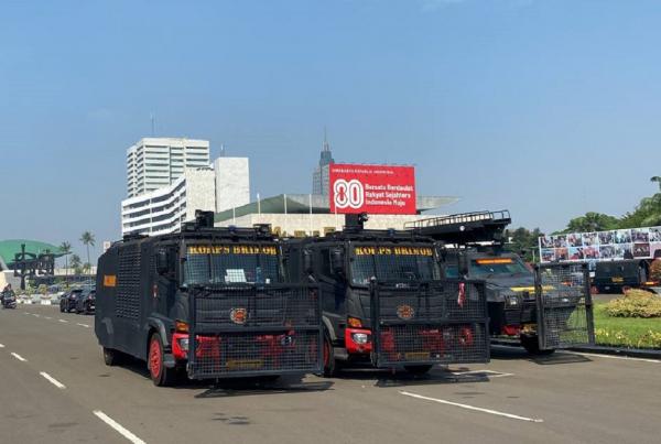 Pengamanan Gedung DPR Diperketat Jelang Demo Hari Tani, Water Cannon Siaga
