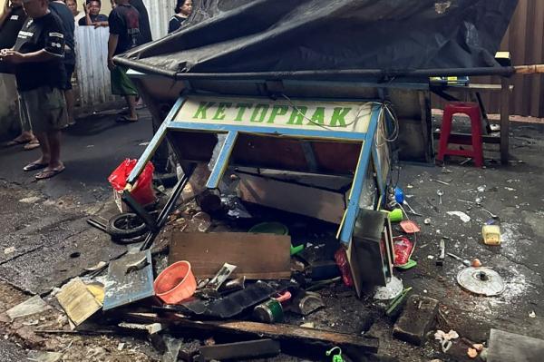 Pria di Depok Ngamuk Hancurkan Gerobak Setelah Beli Ketoprak Kurang Rp3.000