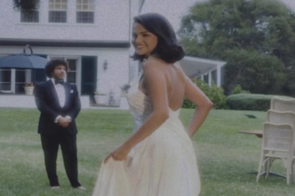 Selamat! Selena Gomez dan Benny Blanco Resmi Menikah, Lihat Foto Pernikahannya