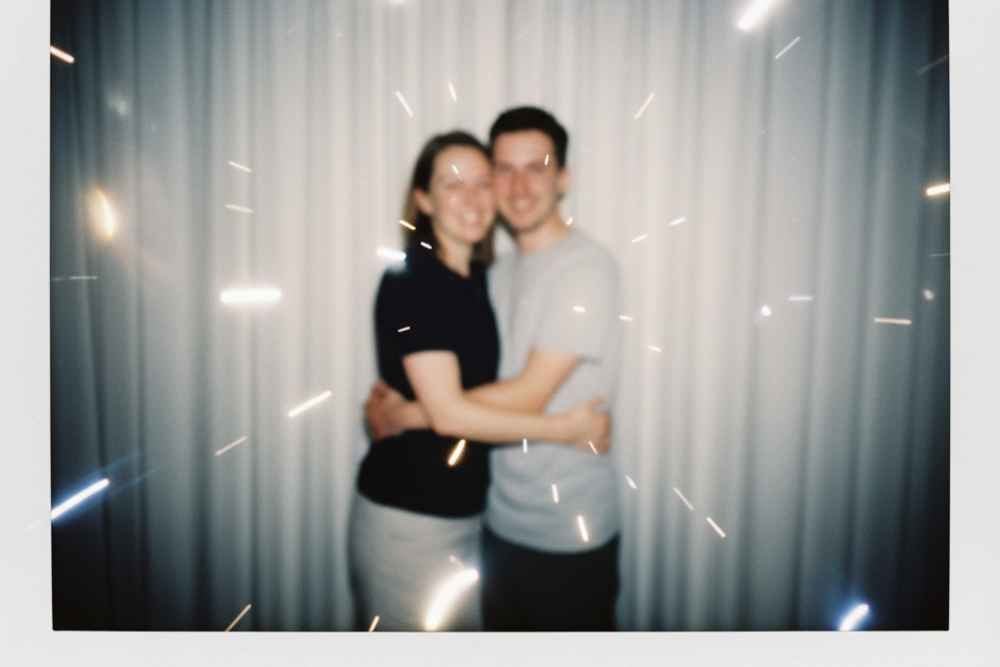 Viral! 5 Contoh Prompt Edit Foto Polaroid Bareng Idol Pakai Gemini AI