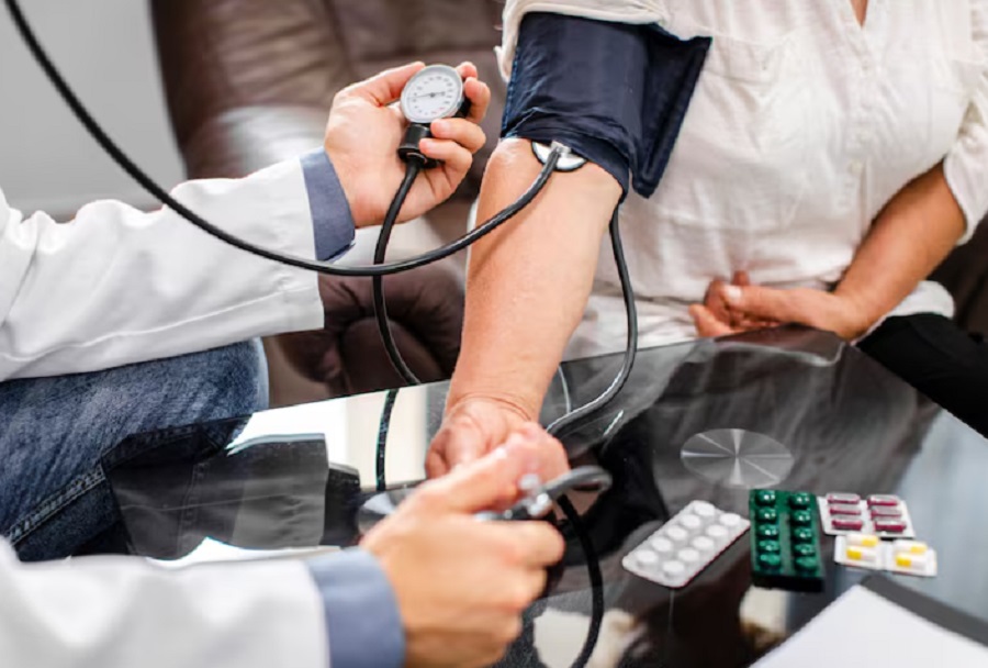 "Jangan Keliru! Pahami Perbedaan Gejala Darah Tinggi dan Darah Rendah"