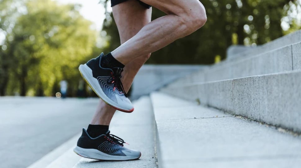 5 Rekomendasi Sepatu Lari Terbaik untuk Plantar Fasciitis, Nyaman dan Bebas Nyeri