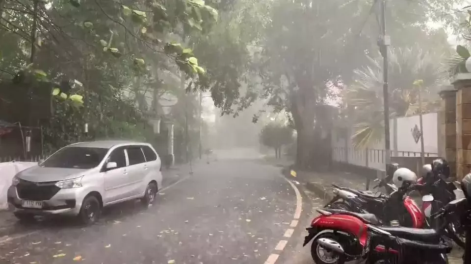 BRIN Temukan Mikroplastik pada Air Hujan, Jakarta Terancam Bahaya?