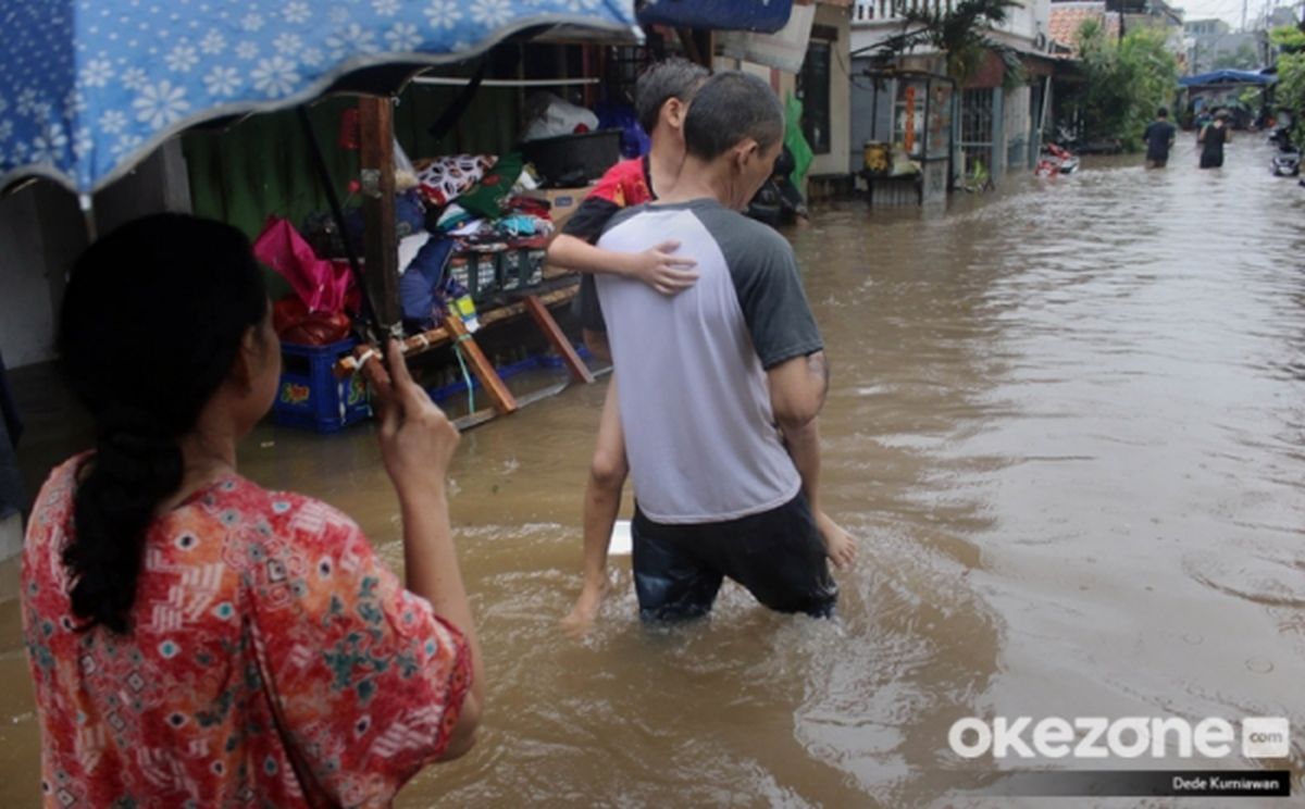 Banjir Ciliwung Surut, 9 RT di Bidara Cina dan Kampung Melayu Masih Tergenang