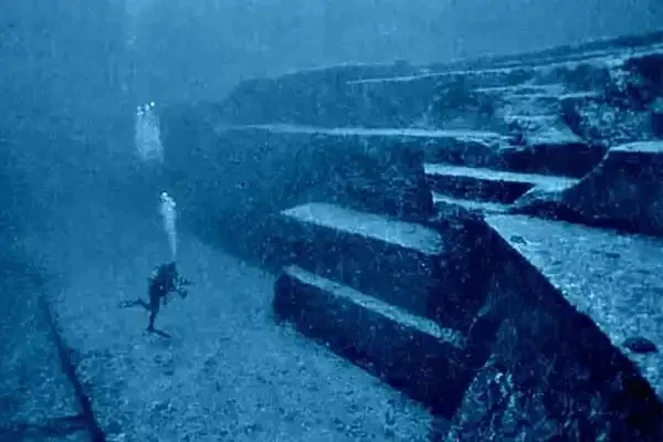 Benarkah Struktur Aneh di Bawah Laut Jepang Piramida? Temukan Keganjilannya!