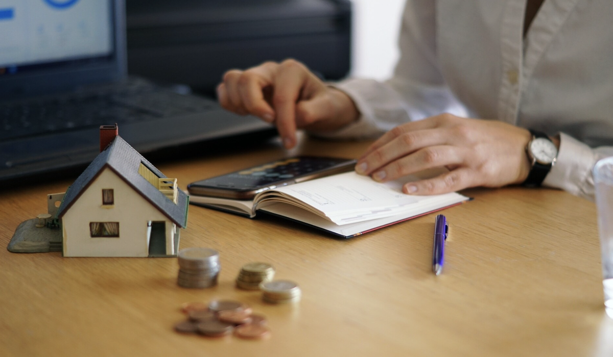 Cicilan Flat vs Bunga Mengambang: Mana yang Lebih Aman untuk Anak Muda?