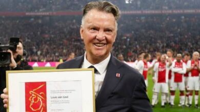 Dirumorkan Latih Indonesia, Louis van Gaal Asyik Liburan 20 Jam dari Jakarta