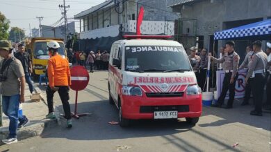 Dua Ambulans Keluar Ponpes, Tiga Alat Berat Masuk Lagi: Apa yang Terjadi?