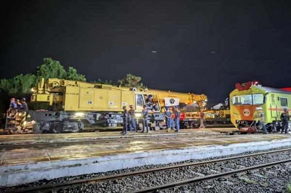 Evakuasi KA Purwojaya Anjlok di Bekasi Rampung, Jalur Kembali Normal