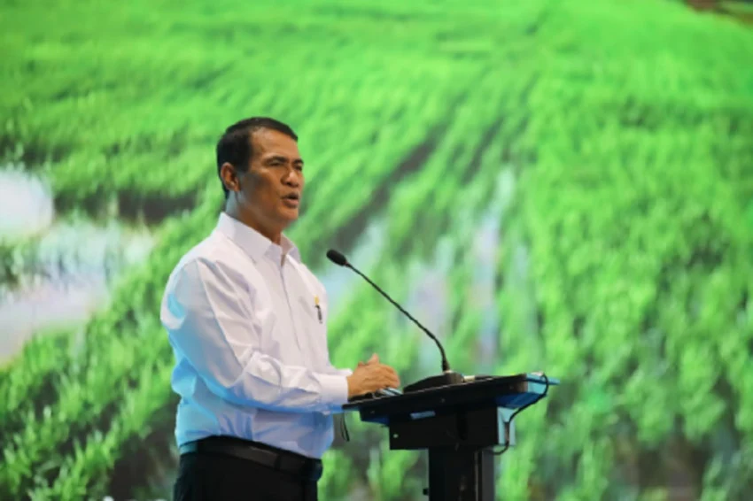 Hasil Survei: Mentan Andi Amran Terpilih Jadi Menteri Kinerja Terbaik Nomor 2