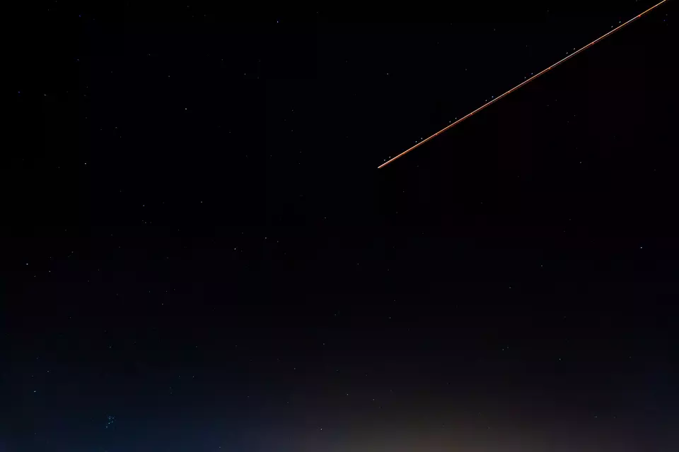 Hujan Meteor Orionid Akan Hiasi Langit Malam Ini, Cek Jadwalnya!