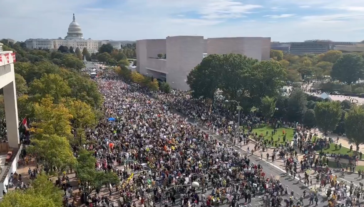 Jutaan Orang Ikut Demonstrasi No Kings Tolak Trump di Seluruh AS
