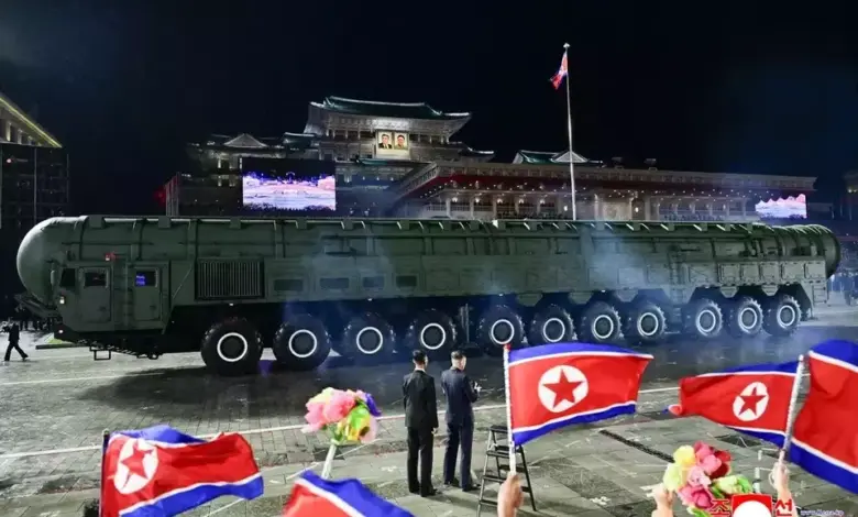 Kim Jong Un Pamer Kekuatan Nuklir, Dunia Waswas Terhadap Rudal Hwasong-20