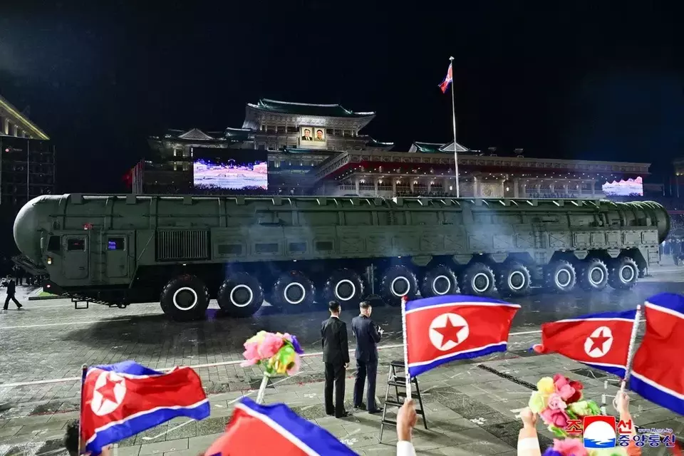 Kim Jong Un Pamer Kekuatan Nuklir, Dunia Waswas Terhadap Rudal Hwasong-20