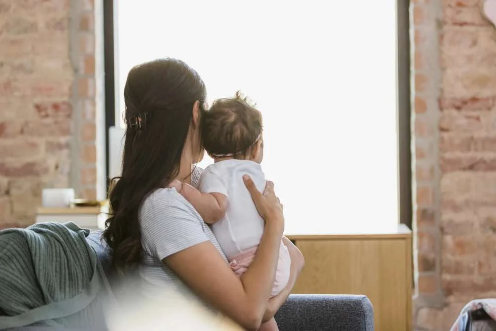 Mengenal Manfaat Minyak Telon: Perlindungan Optimal Kulit Bayi Anda