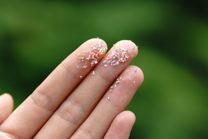 Mikroplastik di Mana-mana: Cara Efektif untuk Menghindarinya