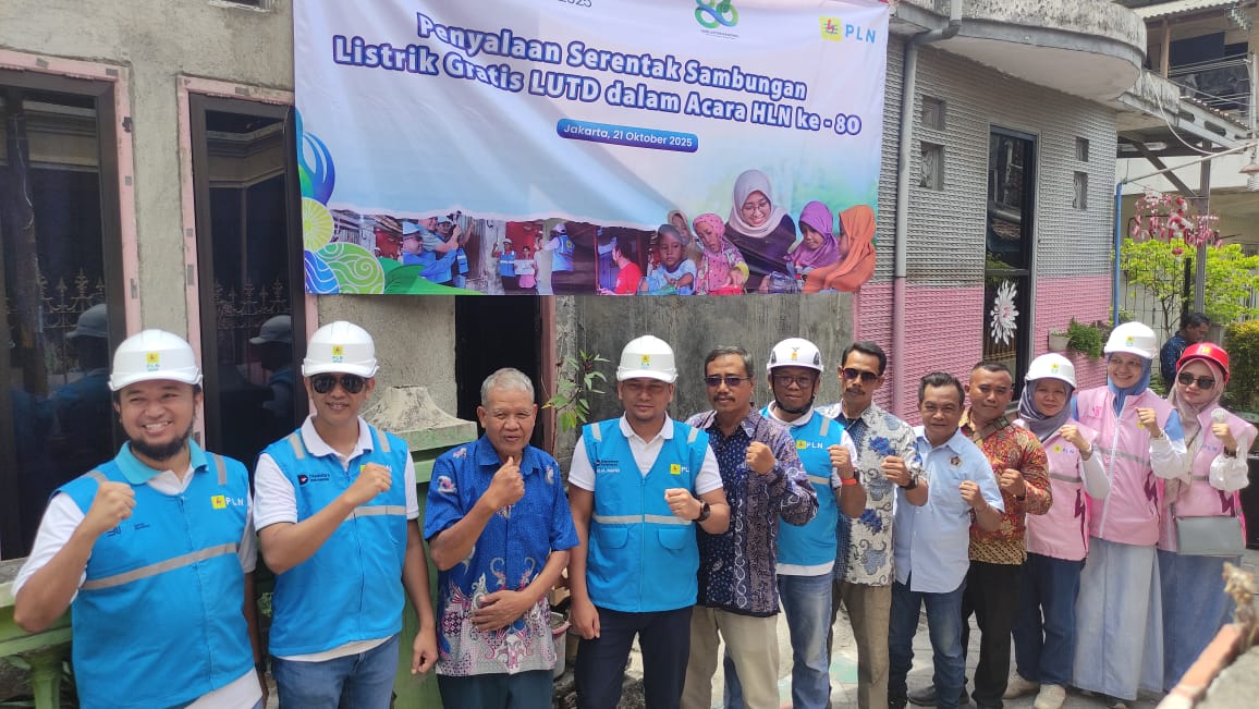 PLN Berikan Sambungan Gratis Listrik untuk Enam Keluarga di Buduran